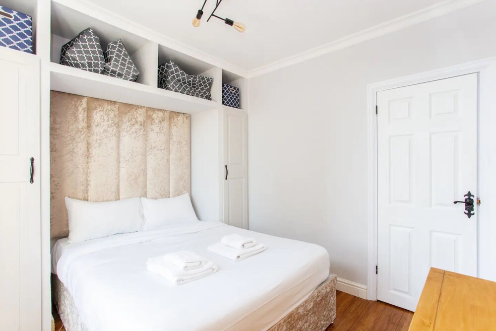 Stylish 2 Bedroom Apartment Near Regents Park