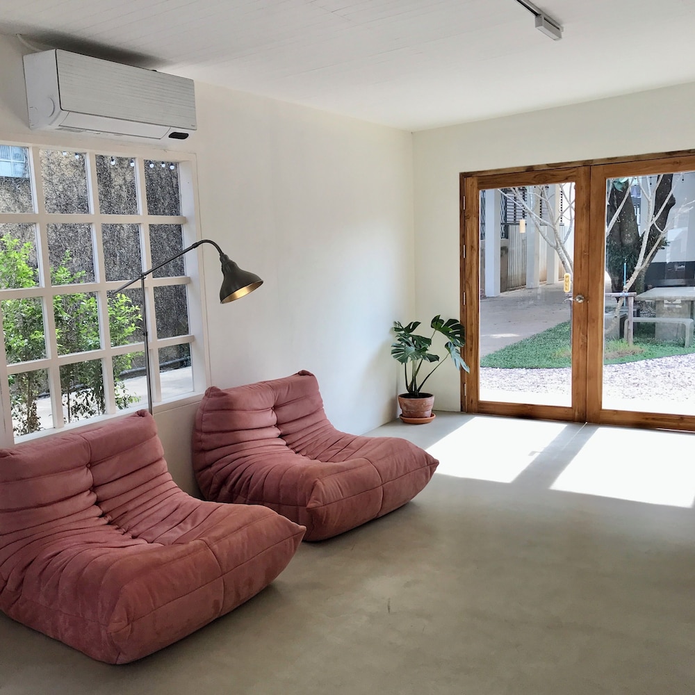 Modern Family House - 4 Bedrooms 5 Mins From Old Town With Gallery - Deja Home