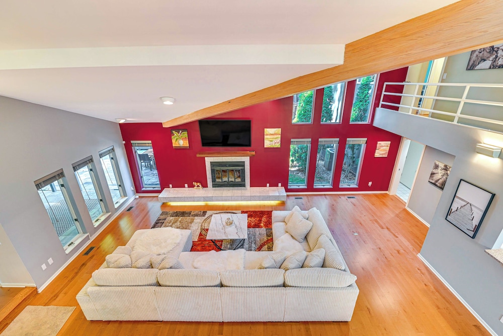 2 Mi to Six Flags: Lake George Home w/ Large Patio