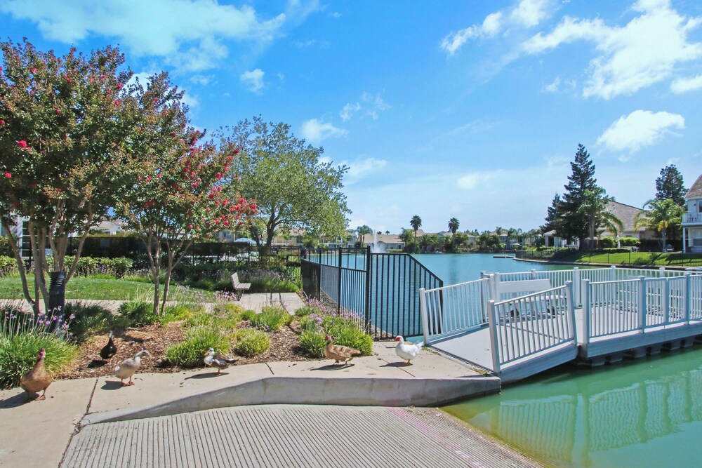 3 Mi to Main St Tracy: Homey Retreat w/ Game Room!