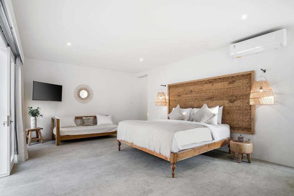 A Casa Di Renucci by Alfred in Bali - Brand New Stunning 5BR Villa Near Seminyak Beach