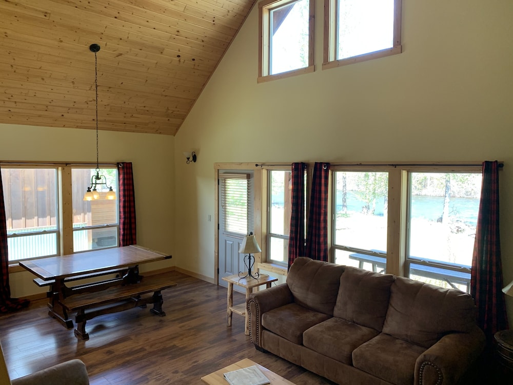 Methow River Lodge & Cabins