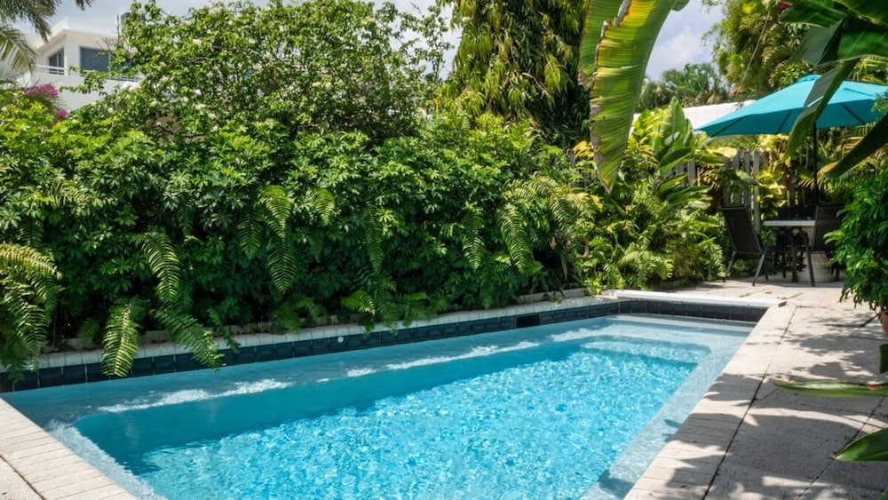 Bright Stylish Apt in Las Olas Blvd Victoria Park