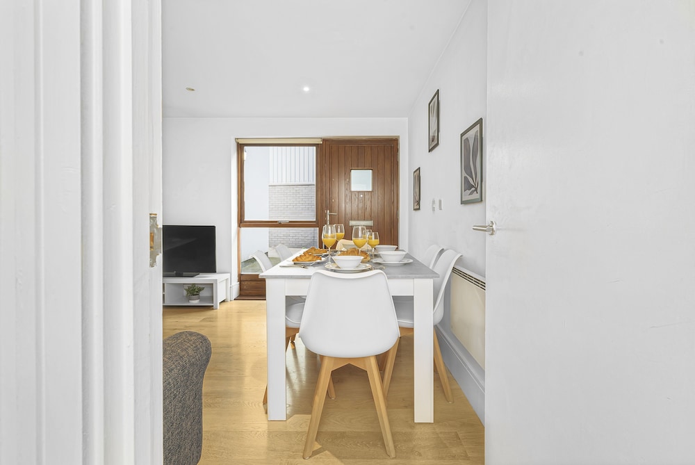 King's Cross Apartment with Terrace