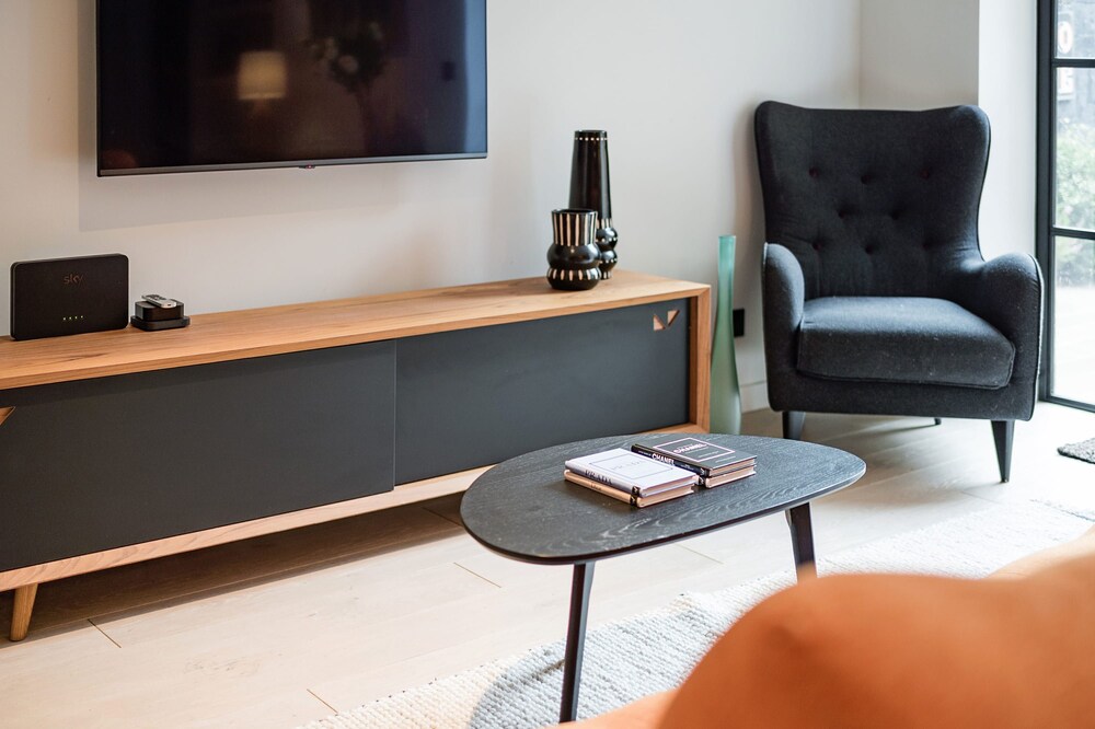 Notting Hill 2 Bed With Sauna - by Out of Office Lifestyle