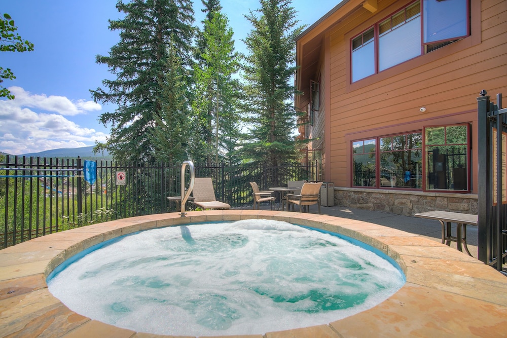 Beautifully Updated Mountain Chic Condo 1 Bedroom Condo