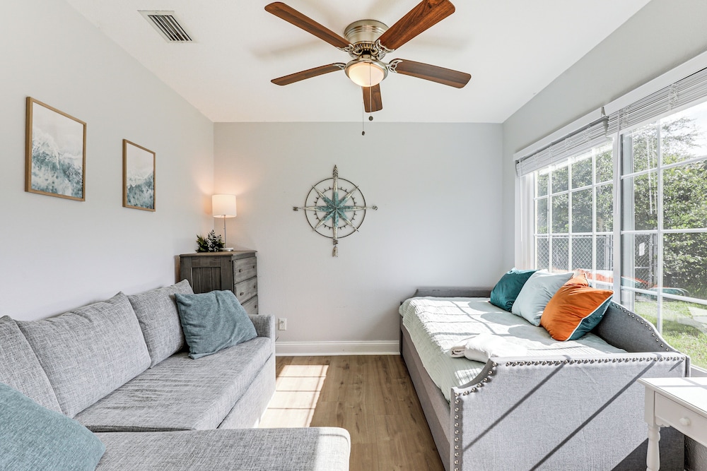 Palm Coast Escape w/ Outdoor Oasis: 6 Mi to Shore!