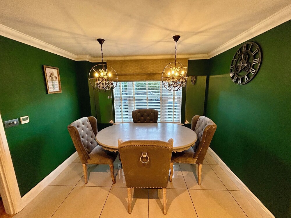 Elegant Retreat: Classic Style and Modern Comfort