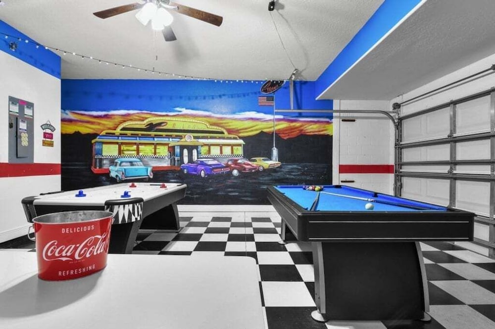 Spacious 5-Bedroom Resort Pool Home with Lake View 5 Villa
