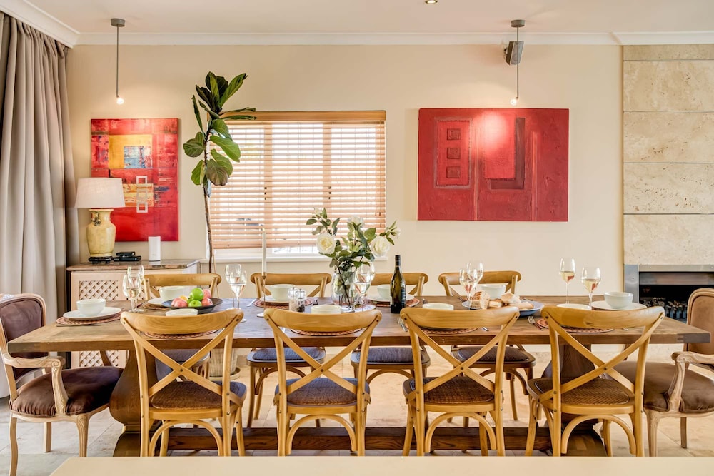 Camps Bay 4BR w Pool and Sea Views Atlantic Gem