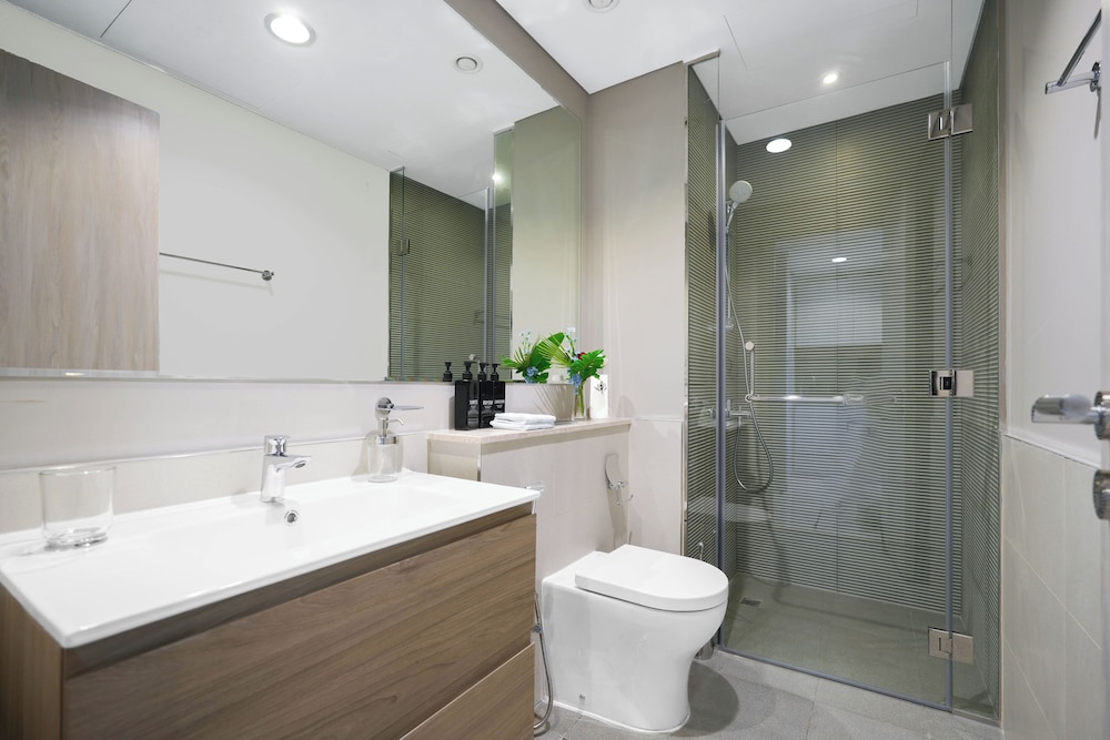 Keyrock Living - 1BR with Lake View