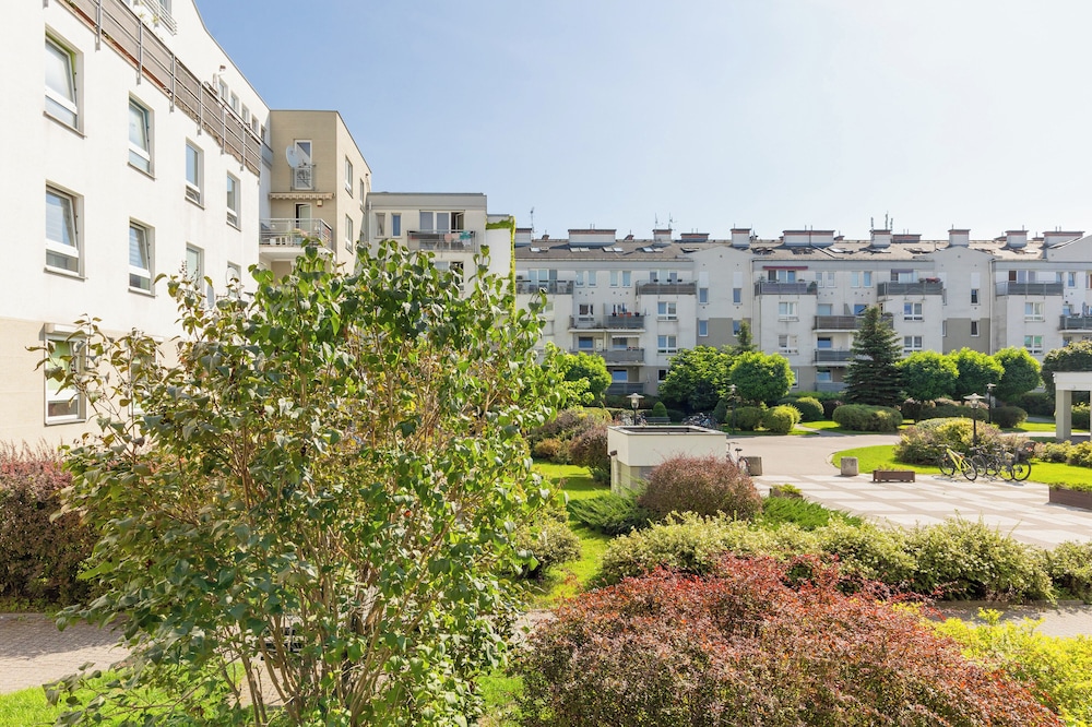 Piaseczno Stylish Apartment by Renters view 5