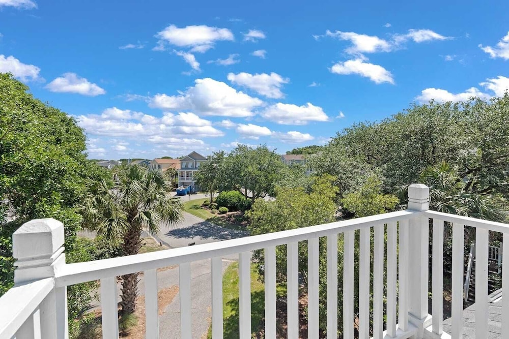 Steps to Beach & Pool Screened Porch Pelican Bay 45 at Wild Dunes Resort
