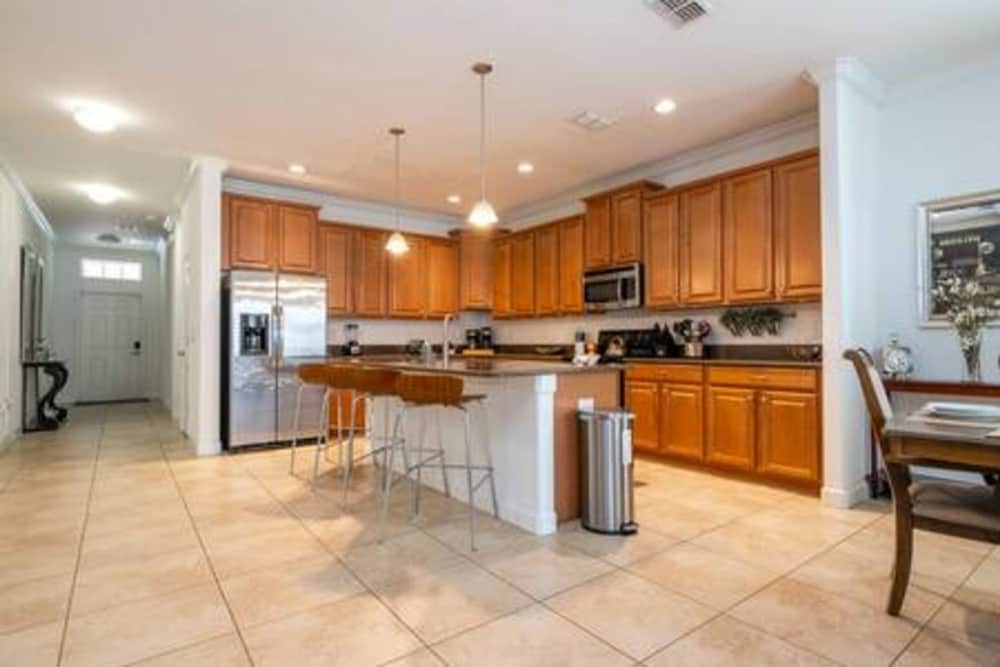 Gorgeous 6 Bedroom w Pool Paradise Palms view 5