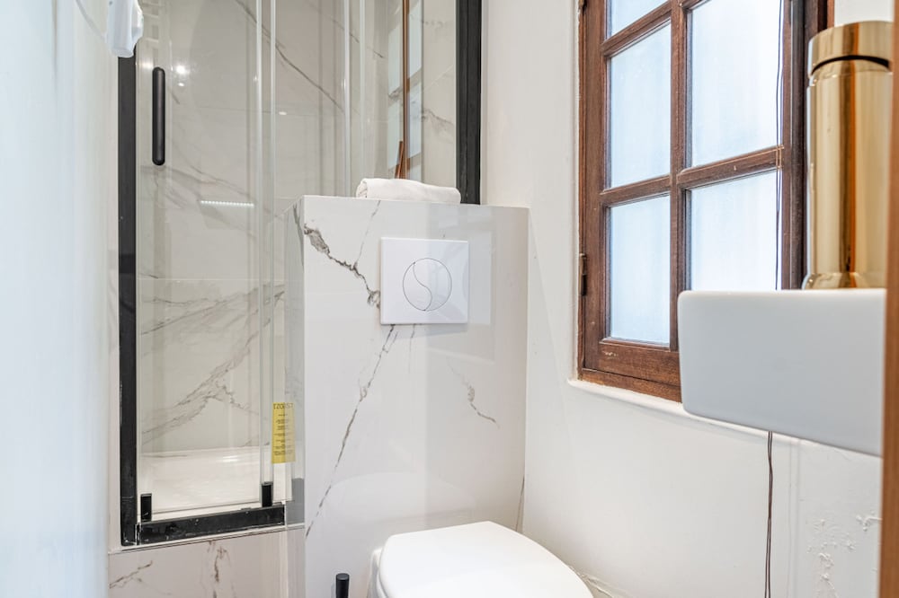 Lavie Maison Marais Studio Gem