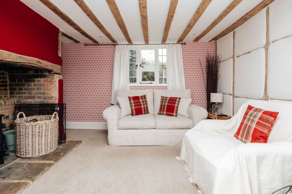 Antelope Cottage - Rural Pet Friendly Cottage
