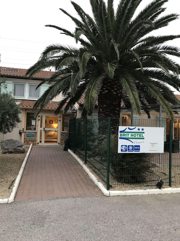 Narbonne Vacations - Brit Hotel Plaisance - Property Image 3