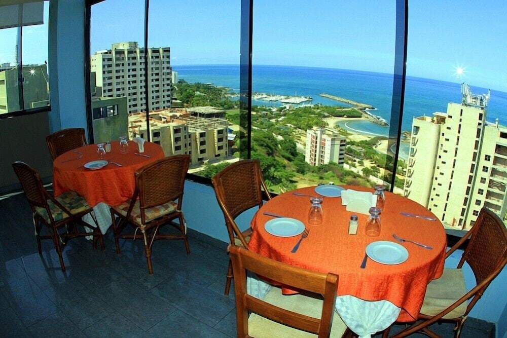 HOTEL MIRAMAR SUITES