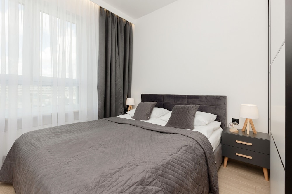 Apartament Jutrzenki Warsaw by Renters view 3