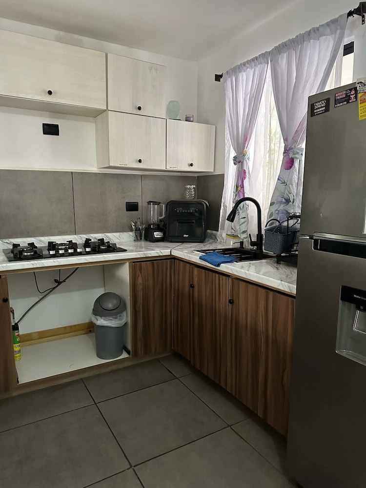 Modern Home With Pool, Garden & 24 7 Security