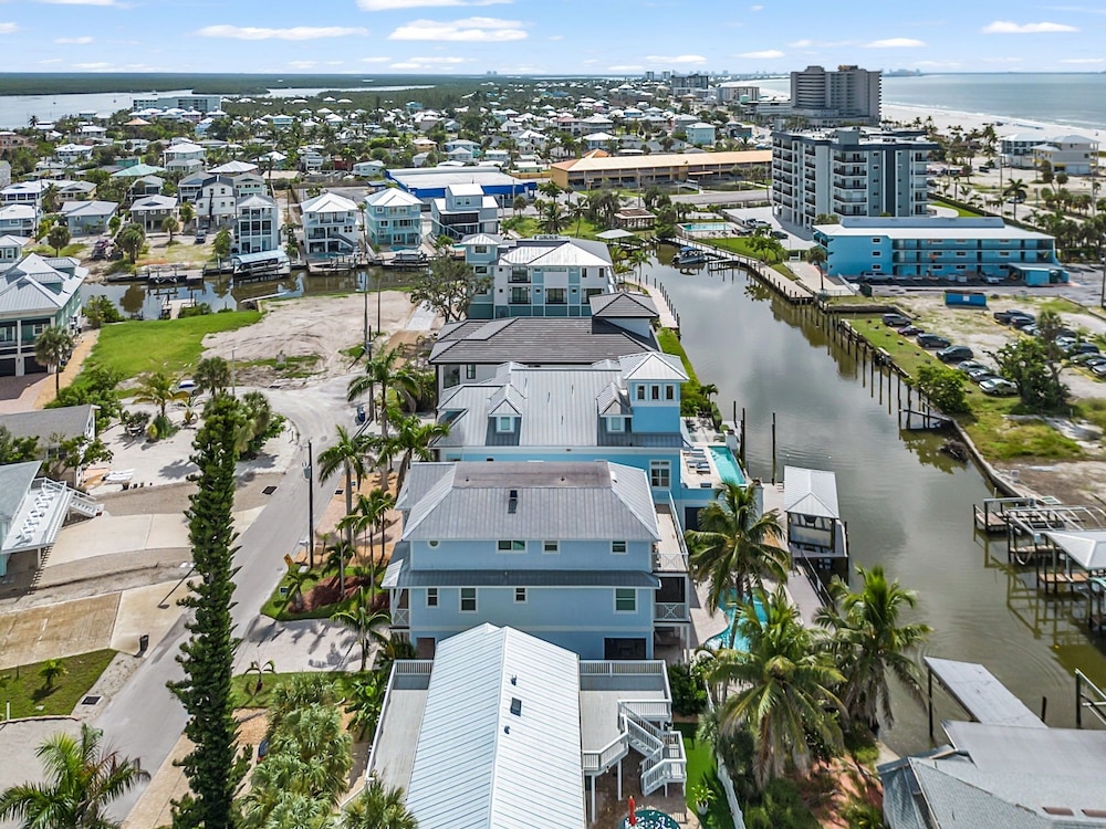 571 Seabatical: Canal Front With Pool! 5 Bedroom Home