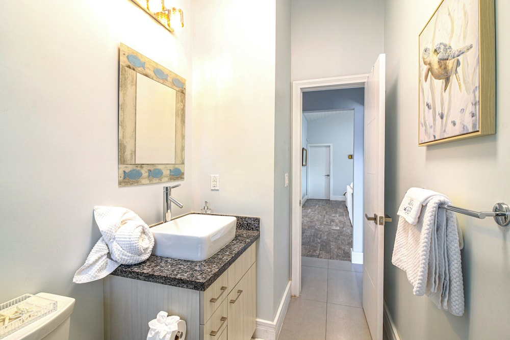 < 1 Mi to Pennekamp State Park: Luxe Home w/ Dock!