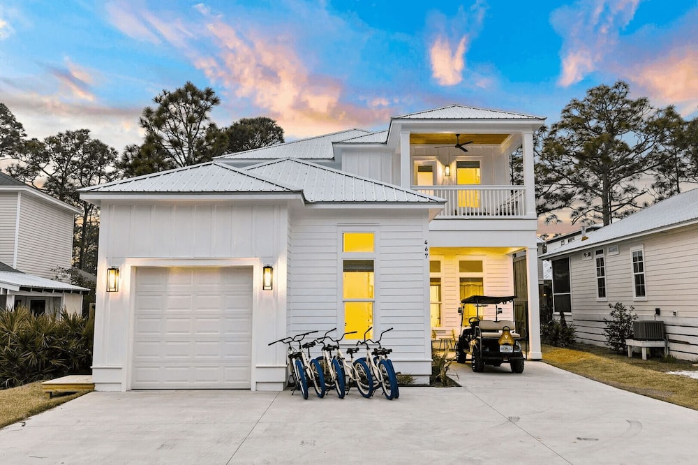 Sleeps 34! 2 Homes, Private Pools, Firepit, Golf Cart, Walk to Beach Seagrove San Juan by Avantstay