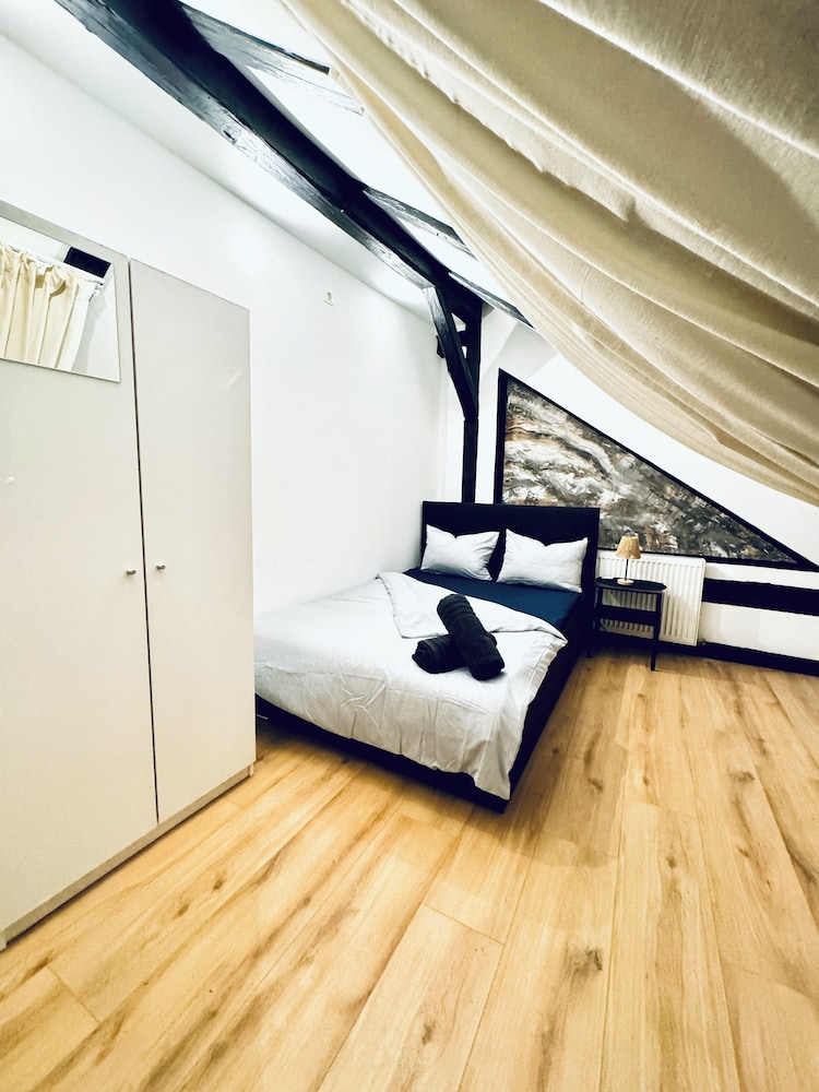 Comfortable Budget Room near Liesing