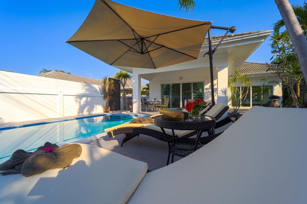 Modern Private 3 Bedroom Pool Villa GA1