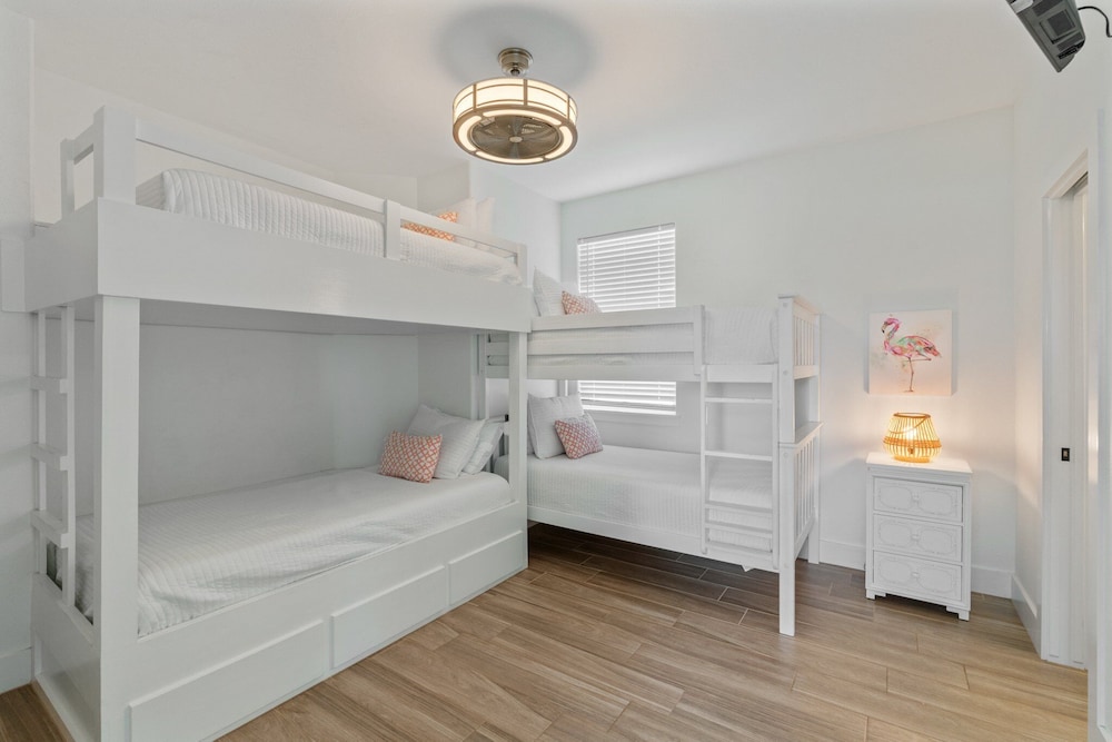 Chancla - Pet Friendly! Community Pool!