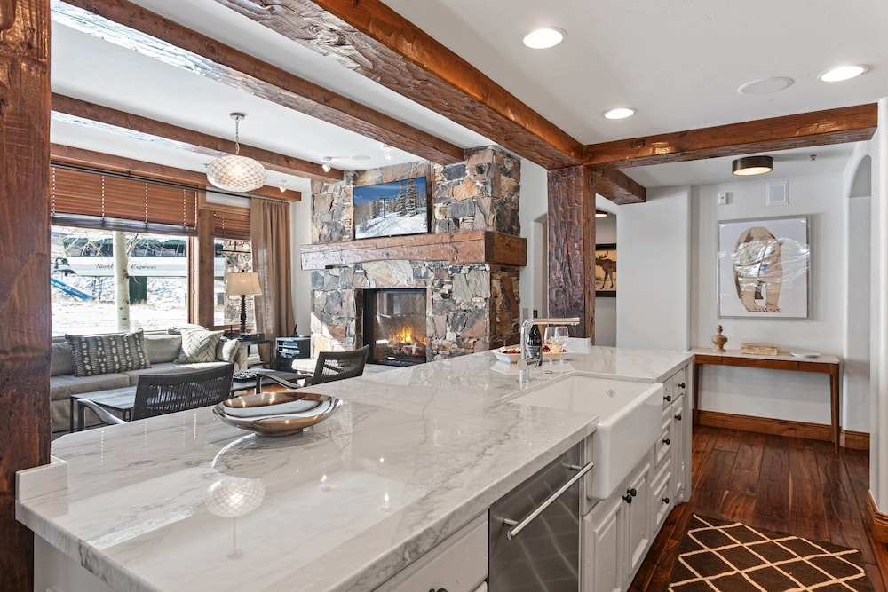 Grand Lodge - Four Bedroom #306 - Ski-in/ski-out 4 Condo