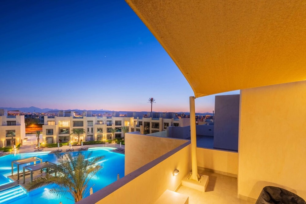 Xuru Stays I Sparky & Summery 2 BDR @ Mangroovy Free Beach & Pool Access
