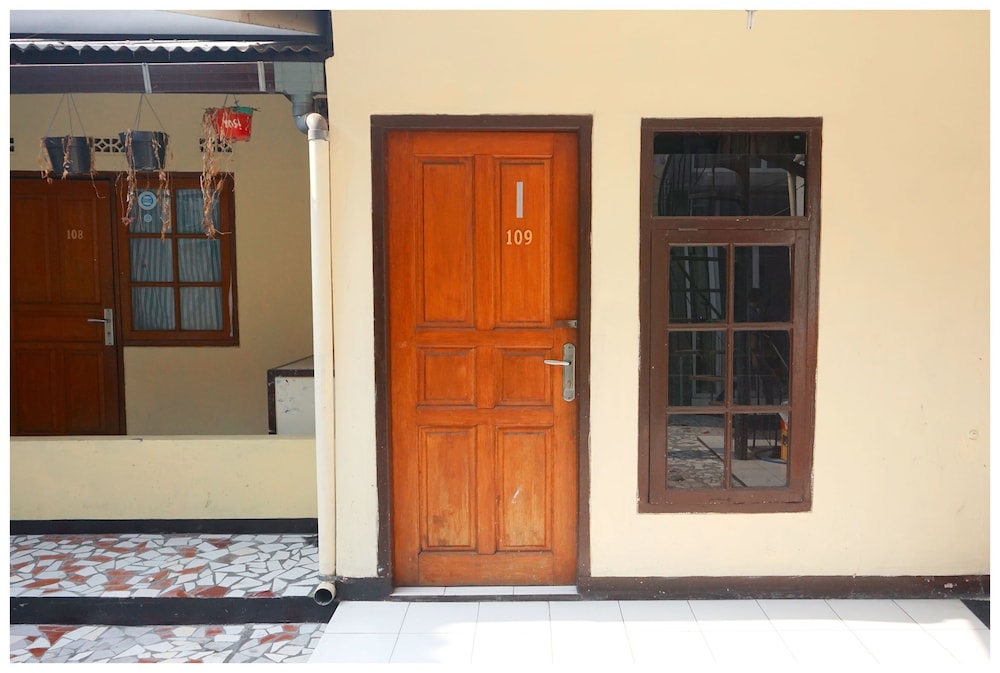 Budi House & Food Station