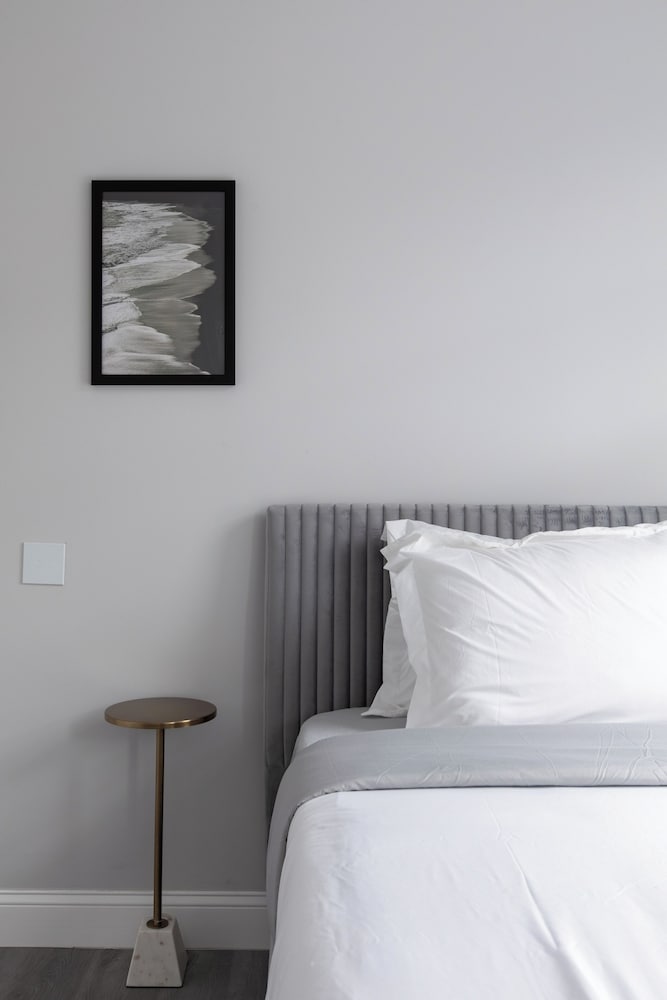 Chic & Cozy Philly Stay in City Center