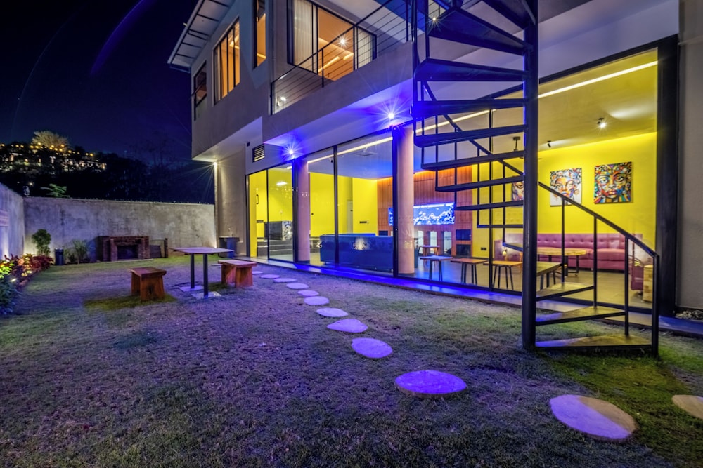 Jiya Villa Uluwatu - Panoramic Terraces with Stunning Views, Luxury Service and Entertainment