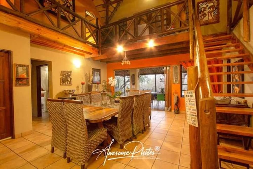 Villa - Sleeps 10 - Pool - Patio - Housekeeping