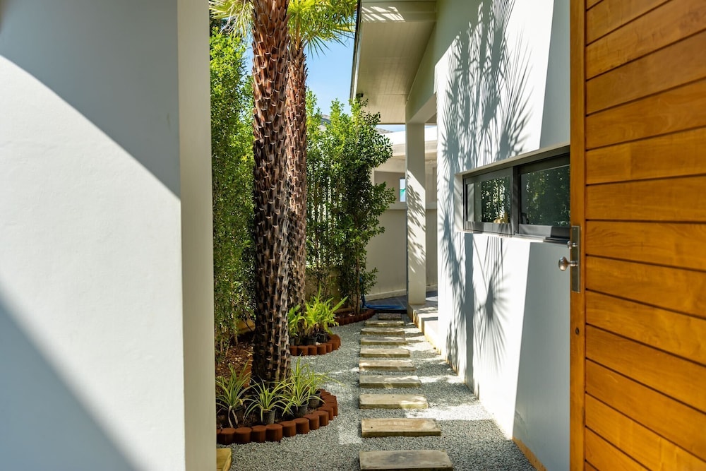The Salin Seaview Villas