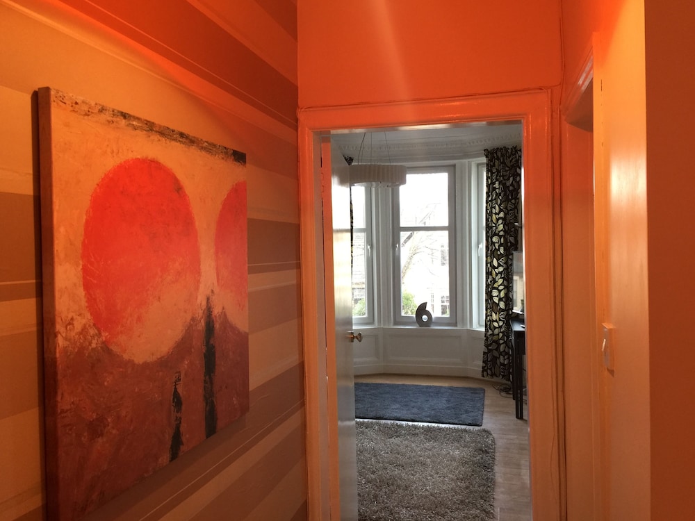 Great location 1 Bedroom Scotstoun Flat