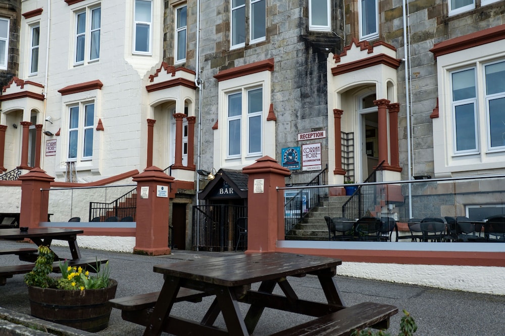 Corran House Guest House & Hostel