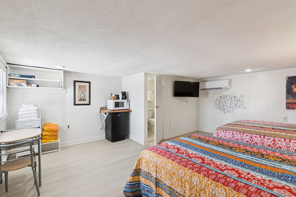 Dave's Last Resort Poolside - Long Stay Discount - Relaxing Cabin 3 1 Bedroom Hotel Room