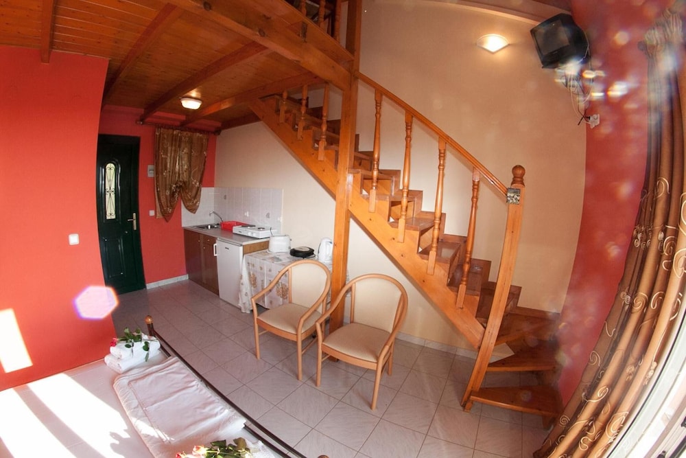 Almyros Studios & Apartments