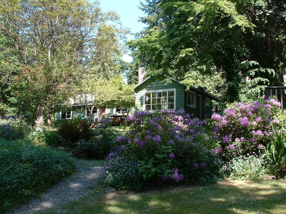 Lakeshore on Salt Spring
