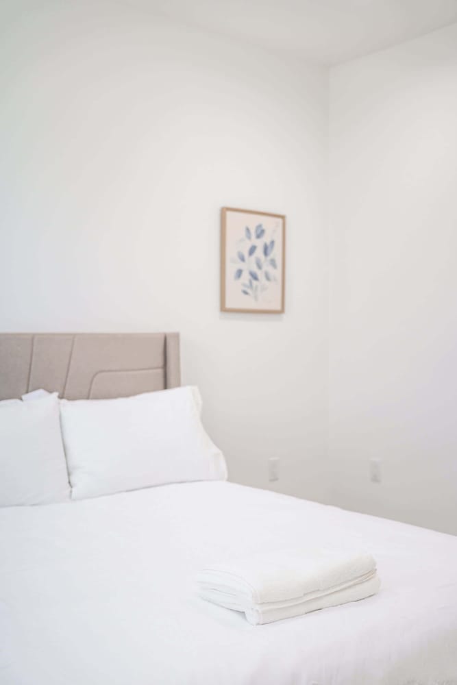 Not Affected by the Fire/modern 5BR Home With Full Amenities & Parking #2