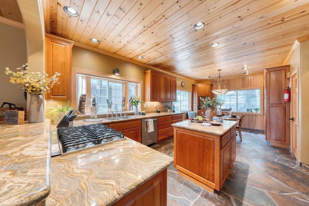 Northstar Haven Cozy-chic Retreat Near Lake Tahoe & Downtown Truckee