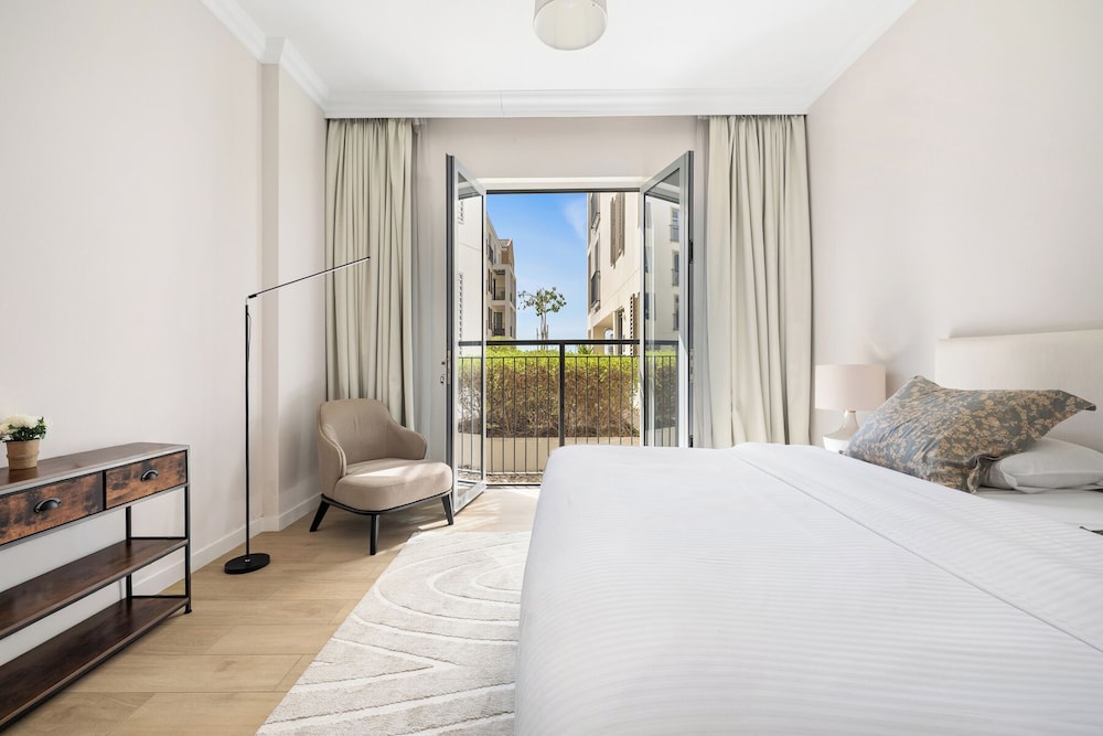 Stylish 2BR with Beach Access
