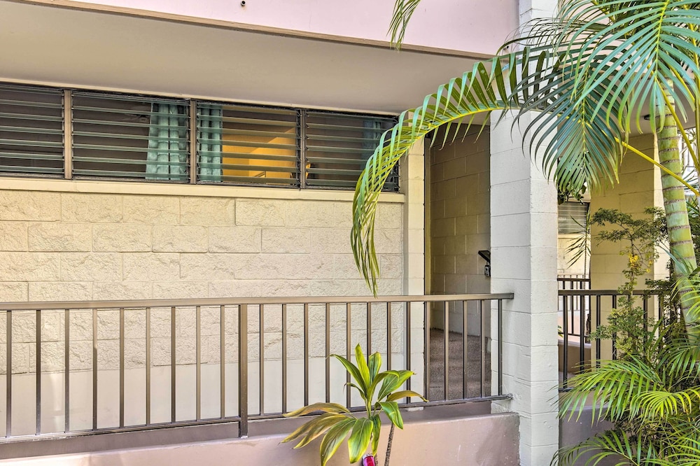 Hotel Breezy Condo w/ Screened Lanai in Kailua-kona! - Image 1