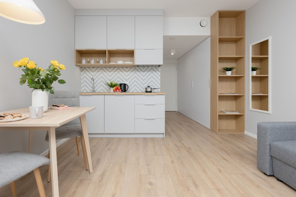 Nocznickiego Studios by Renters view 3