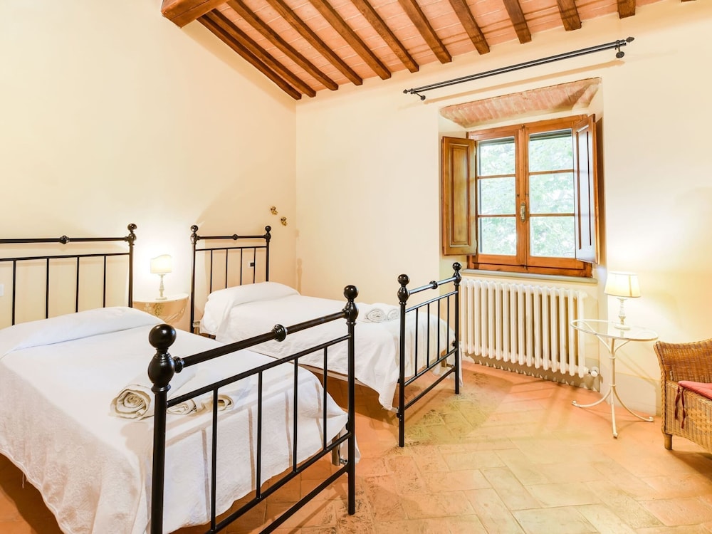Villa With Private Pool, Near Cortona, 3 Apartments view 4
