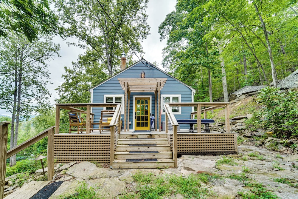 13 Mi to Shenandoah NP: Serene Mtn-view Hideaway