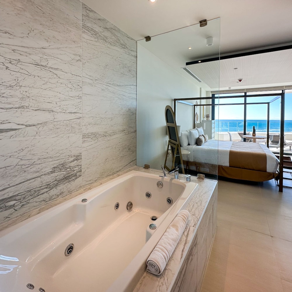 Has it all Beachfront Retreat With Stunning Views